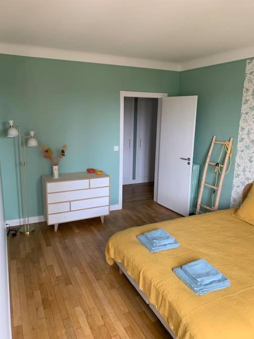 90m2 Lumineux, Centre, Vue Eglise Penchee Appartement *