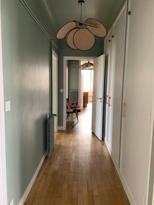90m2 Lumineux, Centre, Vue Eglise Penchee Appartement *