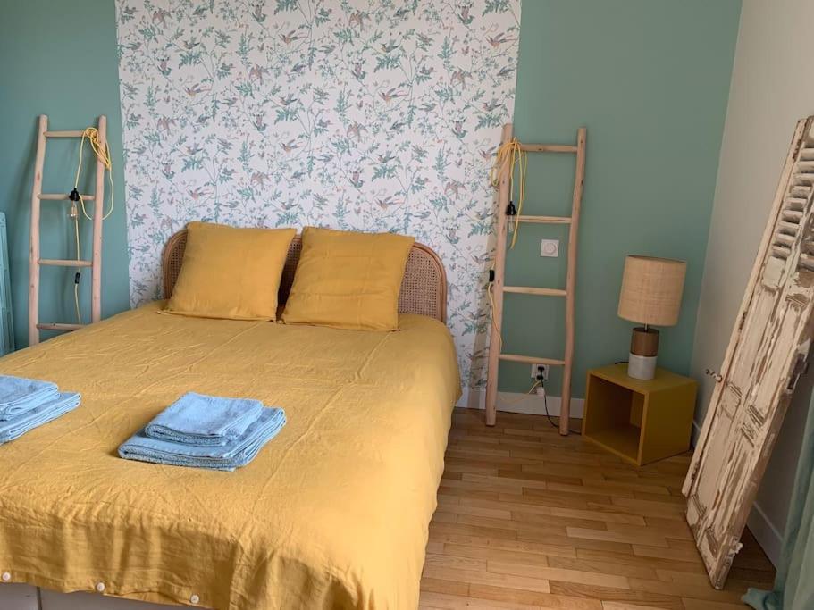 90m2 Lumineux, Centre, Vue Eglise Penchee Apartment